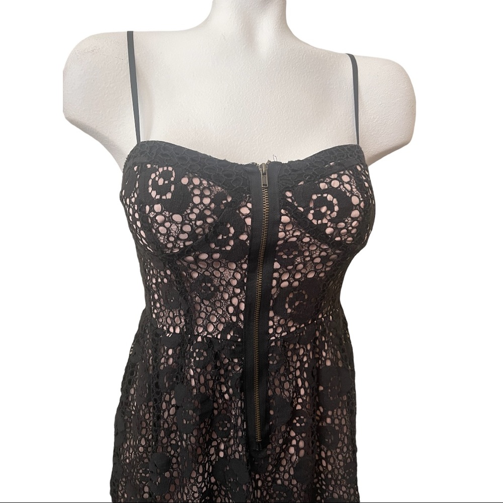 ⭐️Foreign Exchange Dress - Picture 2 of 2